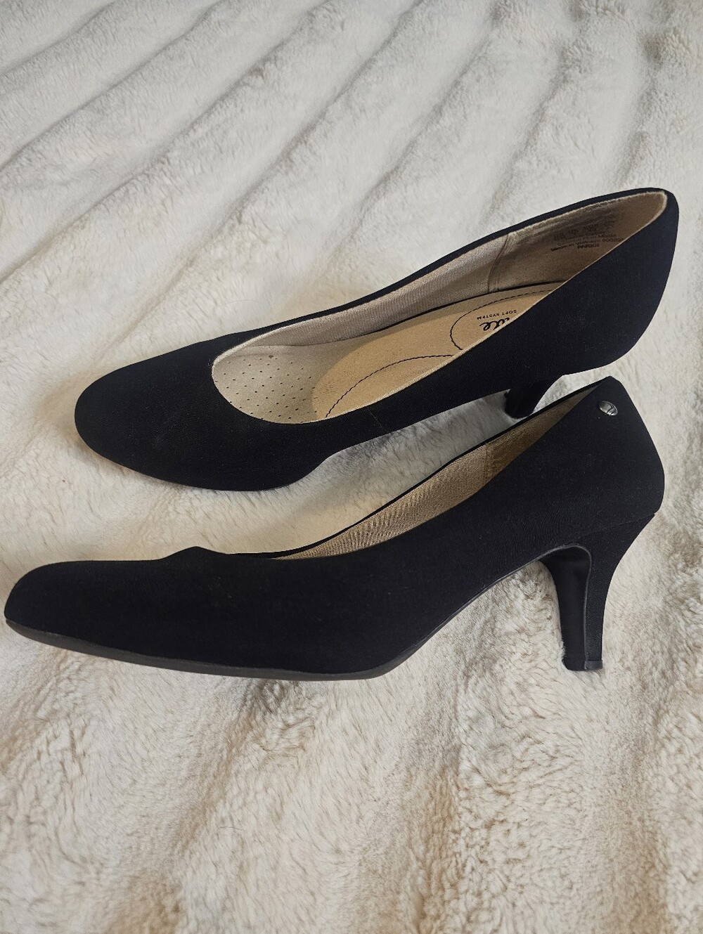 Life Stride Black Mid-Heel Comfort Pumps